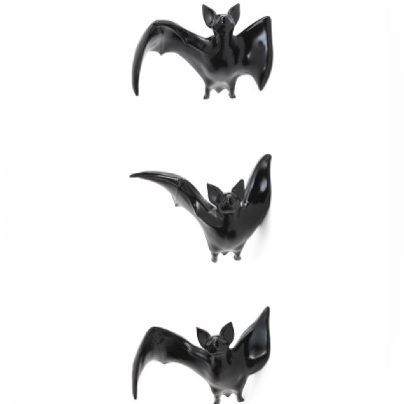 🆕BROOMSTICK BLVD. 3 Piece Flying Bats Wall Decor, OS - Picture 2 of 8